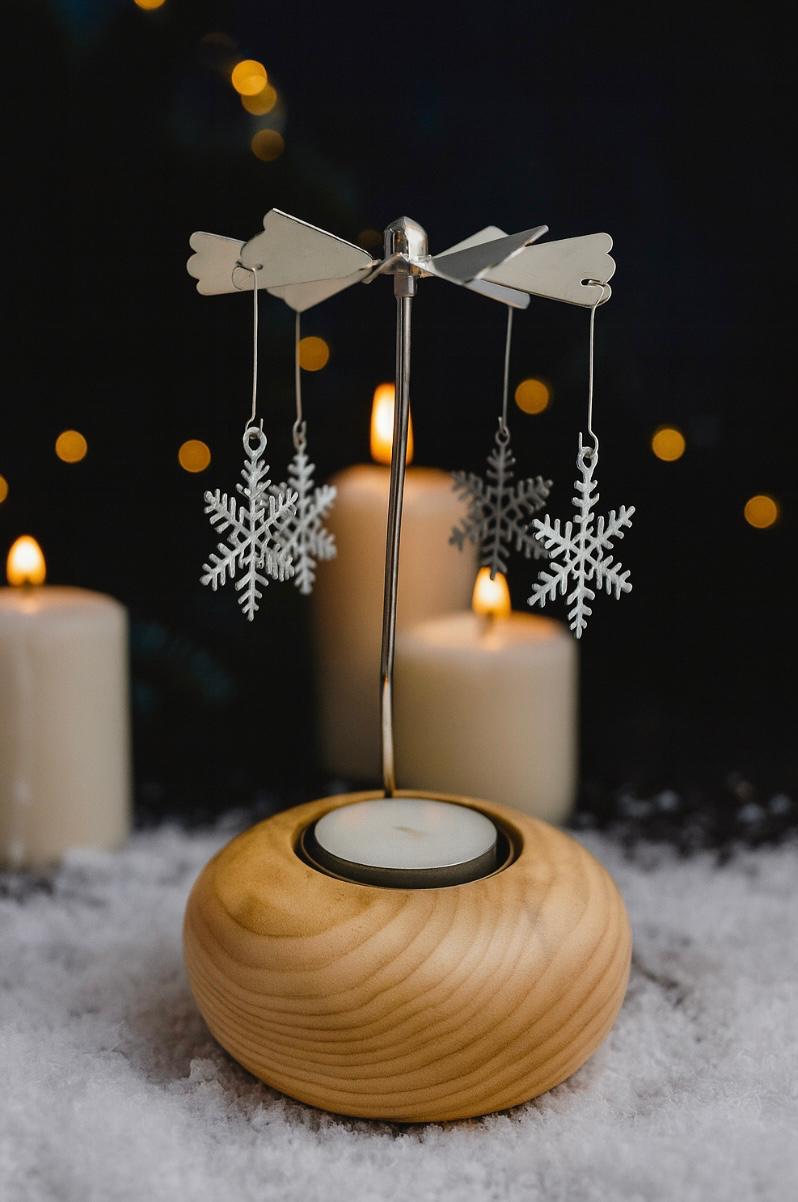 ❄️ Elegant Silver Snowflake Spinning Candle Holder